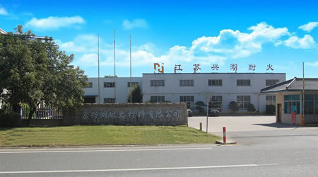 ���I����